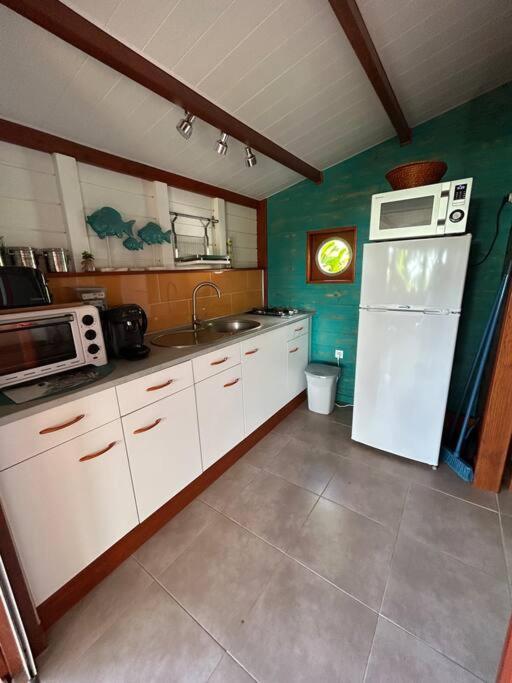 Bungalow, Gite Les Fleurs Du Colibri Bouillante Exterior foto
